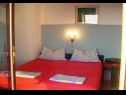 Appartamenti Nebo - 80 m from beach: A1 Zeleni (2), A2 Plavi (3), A3 Ljubicasti (4) Pakostane - Riviera Biograd  - Appartamento - A1 Zeleni (2): la camera da letto