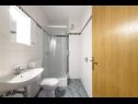 Appartamenti Vese - 100 m from beach: A1(2+2), A2(2+2), A3(5+3), A4(2+2) Sveti Petar - Riviera Biograd  - Appartamento - A3(5+3): il bagno con la toilette