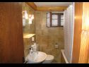 Appartamenti Dvor - 20 m from beach: A1(4+1) Turanj - Riviera Biograd  - Appartamento - A1(4+1): il bagno con la toilette