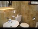 Appartamenti Dvor - 20 m from beach: A1(4+1) Turanj - Riviera Biograd  - Appartamento - A1(4+1): il bagno con la toilette