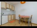 Appartamenti Lemar - with parking: A2 ANTIQUE(4), SA3(2), A5 YELLOW SKY(2), A6 LIGHT(2+1) Bol - Isola di Brac  - Studio appartamento - SA3(2): la cucina con la sala da pranzo