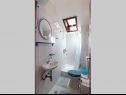 Appartamenti Mat - in a cosy stone house: SA1(2), SA2(2), SA3(2) Bol - Isola di Brac  - Studio appartamento - SA3(2): il bagno con la toilette