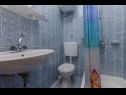 Appartamenti e camere Mini - parking: SA1(2), R1(2) s balkonom Bol - Isola di Brac  - Studio appartamento - SA1(2): il bagno con la toilette