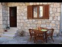 Casa vacanza Tončica - quiet place: H(5+3) Dol (Brac) - Isola di Brac  - Croazia - il cortile