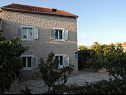 Appartamenti Jak - comfortable apartments: A1-donji(4+1), A2-gornji(4+2) Mirca - Isola di Brac  - la casa