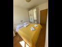 Appartamenti Jak - comfortable apartments: A1-donji(4+1), A2-gornji(4+2) Mirca - Isola di Brac  - Appartamento - A2-gornji(4+2): la camera da letto