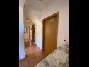 Appartamenti Jak - comfortable apartments: A1-donji(4+1), A2-gornji(4+2) Mirca - Isola di Brac  - Appartamento - A2-gornji(4+2): il corridoio