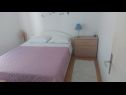  Emilija - close to the sea: A1(4) Postira - Isola di Brac  - Appartamento - A1(4): la camera da letto