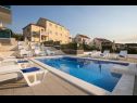 Appartamenti Dragan - with pool and seaview: A2(4), A3(5) Postira - Isola di Brac  - la casa
