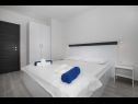 Appartamenti Dragan - with pool and seaview: A2(4), A3(5) Postira - Isola di Brac  - Appartamento - A3(5): la camera da letto