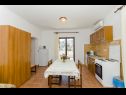 Appartamenti Gogi - 130 m from sea: SA2(2), A1(2) Postira - Isola di Brac  - Appartamento - A1(2): la cucina con la sala da pranzo