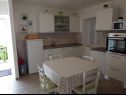 Appartamenti Perica - 10 m from sea: A1(4) Postira - Isola di Brac  - Appartamento - A1(4): la cucina con la sala da pranzo