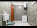 Appartamenti Brane - Economy Apartments: A1(4), A2(2) Postira - Isola di Brac  - Appartamento - A1(4): il bagno con la toilette