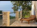 Casa vacanza Irena - secluded paradise; H(4+1) Baia Prapatna (Pucisca) - Isola di Brac  - Croazia - la terrazza