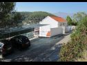 Appartamenti Mira - beautiful sea view: A1 Daniel (4), SA Jelena1 (2) Pucisca - Isola di Brac  - il parcheggio