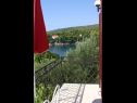 Appartamenti e camere Ref - 20 m from sea : 1 - A1(4+1), 2 - A2(2+1), 3 - R1(2), 4 - R2(2) Baia Puntinak (Selca) - Isola di Brac  - Croazia - Camera - 4 - R2(2): lo sguardo dalla terrazza