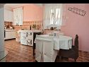 Appartamenti Jasna - cosy apartment in a peaceful area: A1(2), A2(4) Selca - Isola di Brac  - Appartamento - A2(4): la cucina con la sala da pranzo
