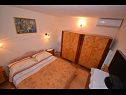 Appartamenti Kat - 80 m from beach: A1(6), A2(2) Splitska - Isola di Brac  - Appartamento - A2(2): la camera da letto