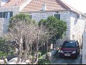 Appartamenti Siniša - sea view: A1(4) Supetar - Isola di Brac  - il parcheggio