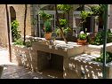 Appartamenti Zora - with large garden terrace: A(5) Donji-Polanda Supetar - Isola di Brac  - komin