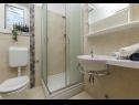 Casa vacanza Jadranka- comfortable and big terrace H(6+1) Supetar - Isola di Brac  - Croazia - H(6+1): il bagno con la toilette