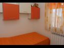 Appartamenti Adel - 70 m from beach: A1(4), A2(3+2), SA3(2), A4(4+2) Supetar - Isola di Brac  - Appartamento - A4(4+2): la camera da letto