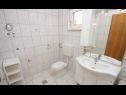 Appartamenti Slav - free barbecue: A1(4) Supetar - Isola di Brac  - Appartamento - A1(4): il bagno con la toilette