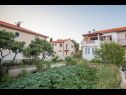 Appartamenti DomeD - close to the sea & comfortable: A1(4) Supetar - Isola di Brac  - il giardino