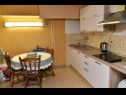 Appartamenti Val - 300 m to the beach: SA1 (2+1), A2(5+2) Supetar - Isola di Brac  - Studio appartamento - SA1 (2+1): la cucina con la sala da pranzo