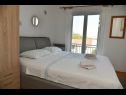 Appartamenti Val - 300 m to the beach: SA1 (2+1), A2(5+2) Supetar - Isola di Brac  - Appartamento - A2(5+2): la camera da letto