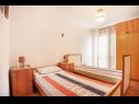 Appartamenti Boris - 30 m from beach : A1(6+2) Arbanija - Isola di Ciovo  - Appartamento - A1(6+2): la camera da letto