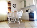 Appartamenti Anda - sea view: B1(4), B2(4), C(4+1) Mastrinka - Isola di Ciovo  - Appartamento - B1(4): la cucina con la sala da pranzo