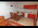 Appartamenti Bela2 - great location A1 B1(4), A2 C1(4), A3 D1(4+1) Mastrinka - Isola di Ciovo  - Appartamento - A3 D1(4+1): la cucina con la sala da pranzo