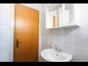 Appartamenti Sima - 100m from beach: A1(4+1), A2(2+2), A3(4+2), A4 (2+2) Mastrinka - Isola di Ciovo  - Appartamento - A1(4+1): il bagno con la toilette
