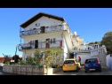 Appartamenti Doktor - sea view; A2(9) Mastrinka - Isola di Ciovo  - la casa