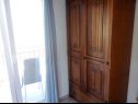 Appartamenti Doktor - sea view; A2(9) Mastrinka - Isola di Ciovo  - Appartamento - A2(9): la camera da letto