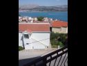 Appartamenti Doktor - sea view; A2(9) Mastrinka - Isola di Ciovo  - Appartamento - A2(9): lo sguardo dal balcone
