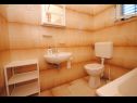 Appartamenti Rina - 200 m from beach: A1(6) Okrug Donji - Isola di Ciovo  - Appartamento - A1(6): il bagno con la toilette