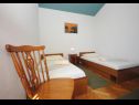 Appartamenti Rina - 200 m from beach: A1(6) Okrug Donji - Isola di Ciovo  - Appartamento - A1(6): la camera da letto