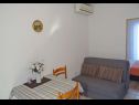 Appartamenti Tomislav - 120 m from beach: A1(2), A2(2) Okrug Donji - Isola di Ciovo  - Appartamento - A1(2): la sala da pranzo