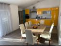 Appartamenti Miroslava - with pool: A1(4), A3(2+1), A4(5), A5(6+1) Okrug Gornji - Isola di Ciovo  - Appartamento - A5(6+1): la cucina con la sala da pranzo