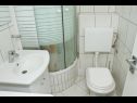 Appartamenti Kristina - with parking : A1(4+1) Okrug Gornji - Isola di Ciovo  - Appartamento - A1(4+1): il bagno con la toilette