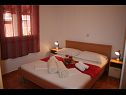 Appartamenti Central - 40m from the beach: A1(2), A2(4) Okrug Gornji - Isola di Ciovo  - Appartamento - A2(4): la camera da letto