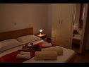Appartamenti Central - 40m from the beach: A1(2), A2(4) Okrug Gornji - Isola di Ciovo  - Appartamento - A2(4): la camera da letto