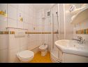 Appartamenti Miroslava - with pool: A1(4), A3(2+1), A4(5), A5(6+1) Okrug Gornji - Isola di Ciovo  - Appartamento - A5(6+1): il bagno con la toilette