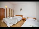 Appartamenti Miroslava - with pool: A1(4), A3(2+1), A4(5), A5(6+1) Okrug Gornji - Isola di Ciovo  - Appartamento - A5(6+1): la camera da letto