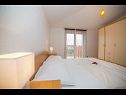Appartamenti Miroslava - with pool: A1(4), A3(2+1), A4(5), A5(6+1) Okrug Gornji - Isola di Ciovo  - Appartamento - A5(6+1): la camera da letto