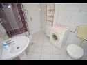 Appartamenti Ljuba - nice garden: A2(4+1) Plavi, A4(8+1), A1(2+2) Okrug Gornji - Isola di Ciovo  - Appartamento - A2(4+1) Plavi: il bagno con la toilette