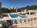 Appartamenti Miroslava - with pool: A1(4), A3(2+1), A4(5), A5(6+1) Okrug Gornji - Isola di Ciovo  - la piscina (casa e dintorni)