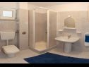 Appartamenti Filip - with parking : A1-2A(2+3), SA2-2B(2+1), A3-3A(2+3), SA4-3B(2+1) Okrug Gornji - Isola di Ciovo  - Appartamento - A1-2A(2+3): il bagno con la toilette